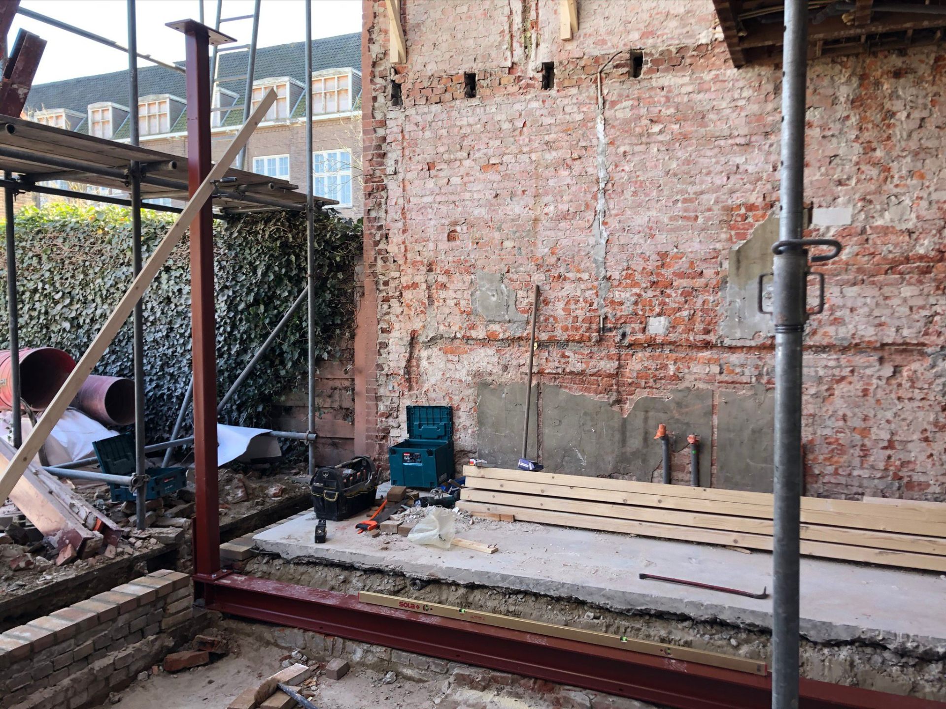 Achtergevel gesloopt met staalconstructie